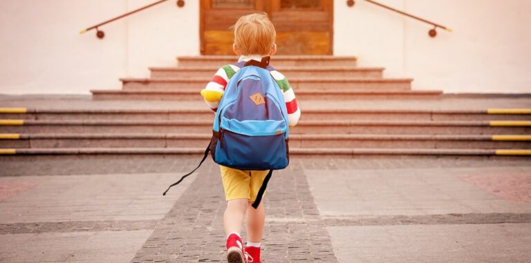 Iskolakezdés előtti teendők: ne feledkezzen el a gyermekszemészeti vizsgálatról